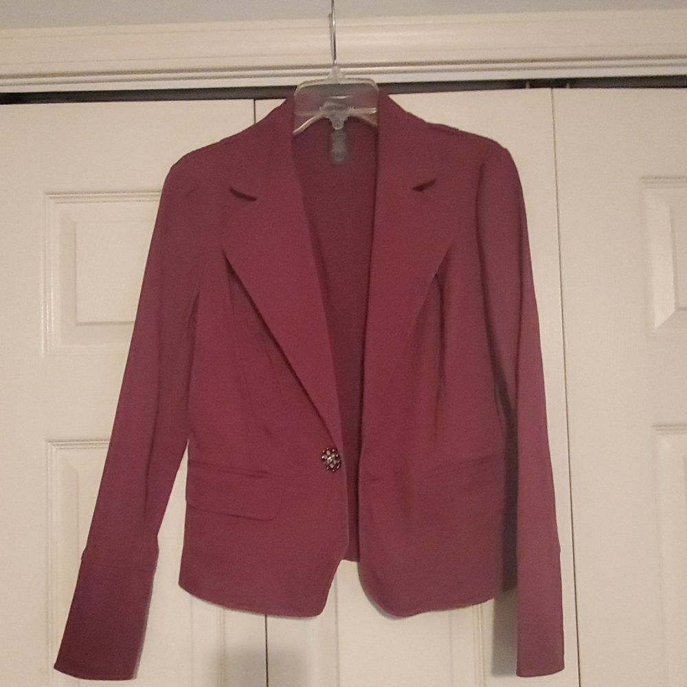 Fitted Raspberry blazer w decorative button